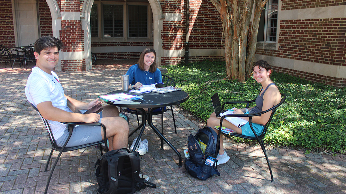 JepsonSchool's tweet photo. #Spiders, Spiders everywhere! Wrapping up the #FirstWeekOfClasses with a look at some favorite Spider hangouts--from the classroom, to study lounges, to Stern Plaza, to Preview Richmond tents. 🕷️🕷️🕷️ https://t.co/u296lgdoN2