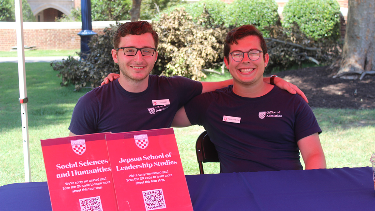 JepsonSchool's tweet photo. #Spiders, Spiders everywhere! Wrapping up the #FirstWeekOfClasses with a look at some favorite Spider hangouts--from the classroom, to study lounges, to Stern Plaza, to Preview Richmond tents. 🕷️🕷️🕷️ https://t.co/u296lgdoN2