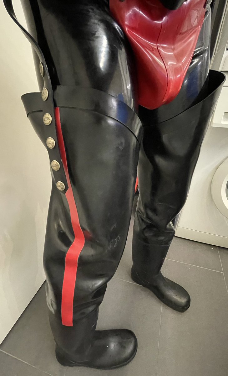 rubber23cgn's tweet photo. Rubber Fun with my Waders 😈😋💦💦💦
#rubber #rubbergay #rubberfetish #gay #rubaddiction #gayrubber #gayfetish #gaypig #rubbersuit #gaylatex #rubberboy #waders #watstiefel #rubberwaders https://t.co/XqXDa2BanE