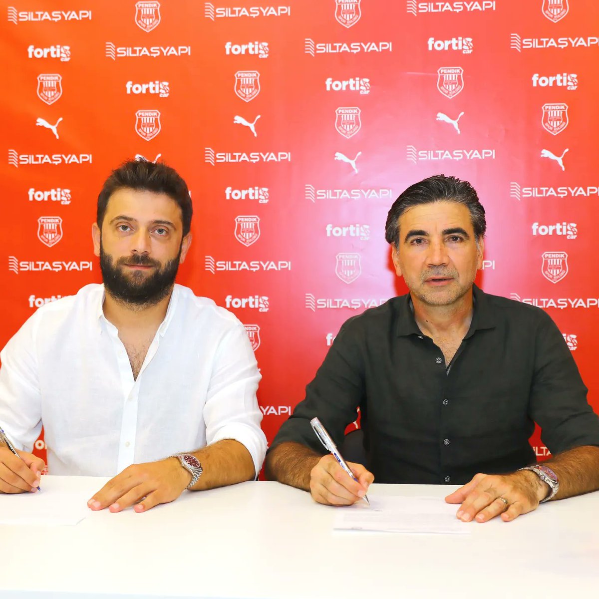 PendiksporK's tweet photo. Teknik Direktörümüz Osman Özköylü İki Yıl Daha Pendikspor'da!

2021-2022 sezonunda Pendikspor'umuzu şampiyonluğa taşıyarak Spor Toto 1. Lig'e yükselmemizde önemli pay sahibi olan teknik direktörümüz Osman Özköylü ile 2 yıllık yeni bir sözleşmeye imza attık. https://t.co/HsTRNGCyDf