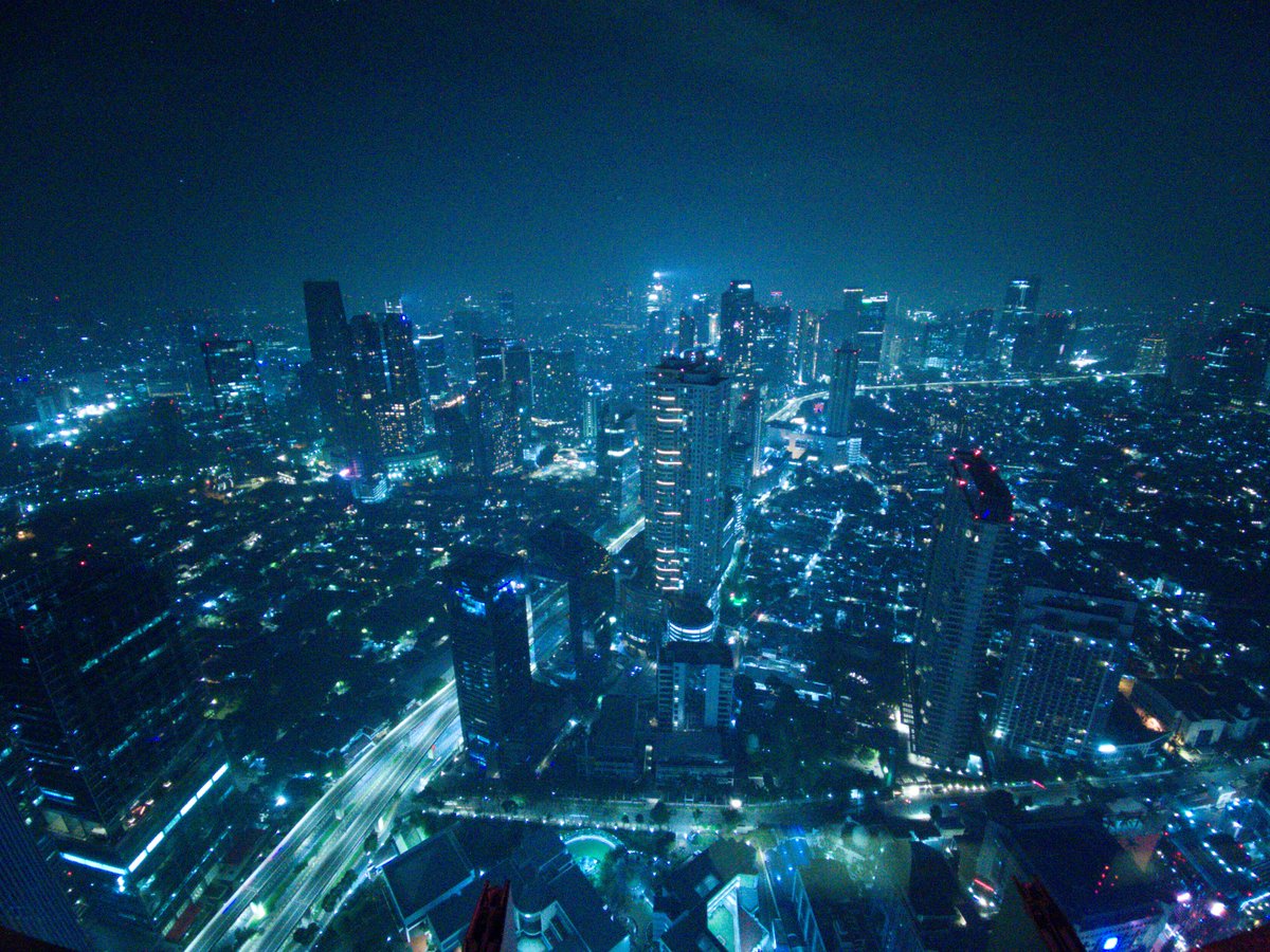 bobschellens's tweet photo. Vanaf de hoogste rooftop van Jakarta https://t.co/myBowFzsQk