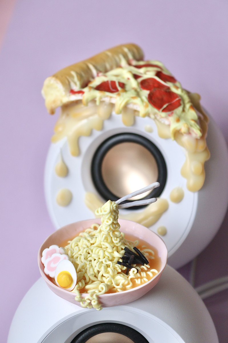 Satotortedeco's tweet photo. Finally satisfied with the final outcome of my fake food speakers 🤩 I wonder what foods are next 💕#fakefood #foodart #computerspeakers #satotortedeco #twitchstreamer #gamer #gamingaccessories #polymerclay #clayart #ukart #GamingSetup #customsetup #gamergirl #BlackOwnedBusiness https://t.co/OAjxGE5GxT