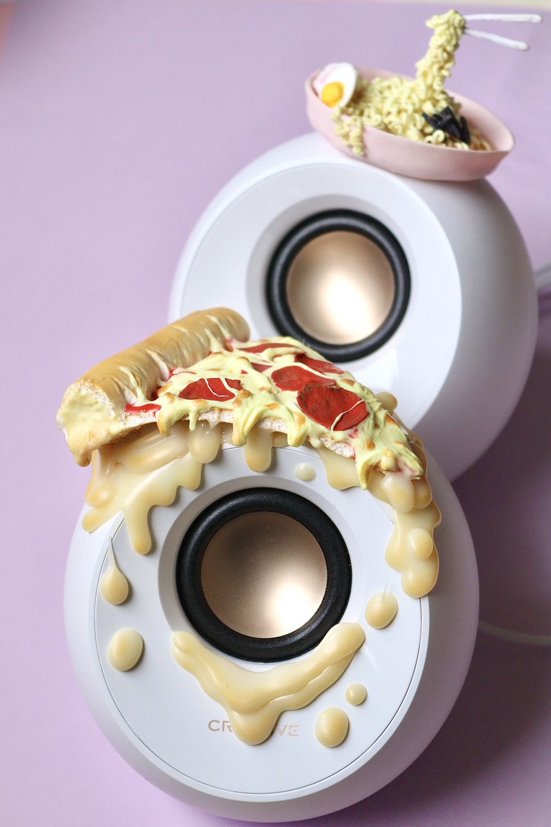 Satotortedeco's tweet photo. Finally satisfied with the final outcome of my fake food speakers 🤩 I wonder what foods are next 💕#fakefood #foodart #computerspeakers #satotortedeco #twitchstreamer #gamer #gamingaccessories #polymerclay #clayart #ukart #GamingSetup #customsetup #gamergirl #BlackOwnedBusiness https://t.co/OAjxGE5GxT