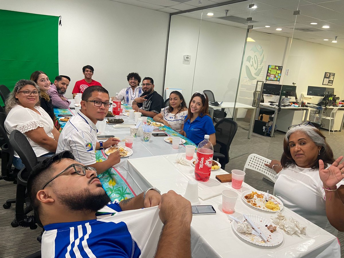 ComfortIF's tweet image. Our August #OfficeSpiritDay celebrated our nationalities! We came dressed in the colors of our countries' flags and shared (a bit too much) traditional food with the rest of the #CIFTeam.

#ComfortInsurance #CoveredWithComfort #Nationalities #Picadera
