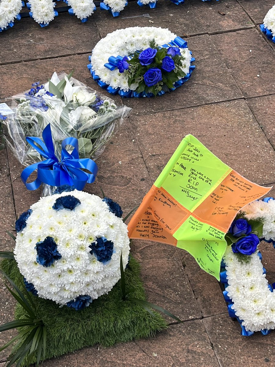 This afternoon we said goodbye to one of the nicest guys around, John Burrage. John is former player Charlie’s Dad. He was loved by all the boys and the best linesman in the world.

Rest In Peace John, never forgotten❤️

#burragehaswonthedouble 🏆