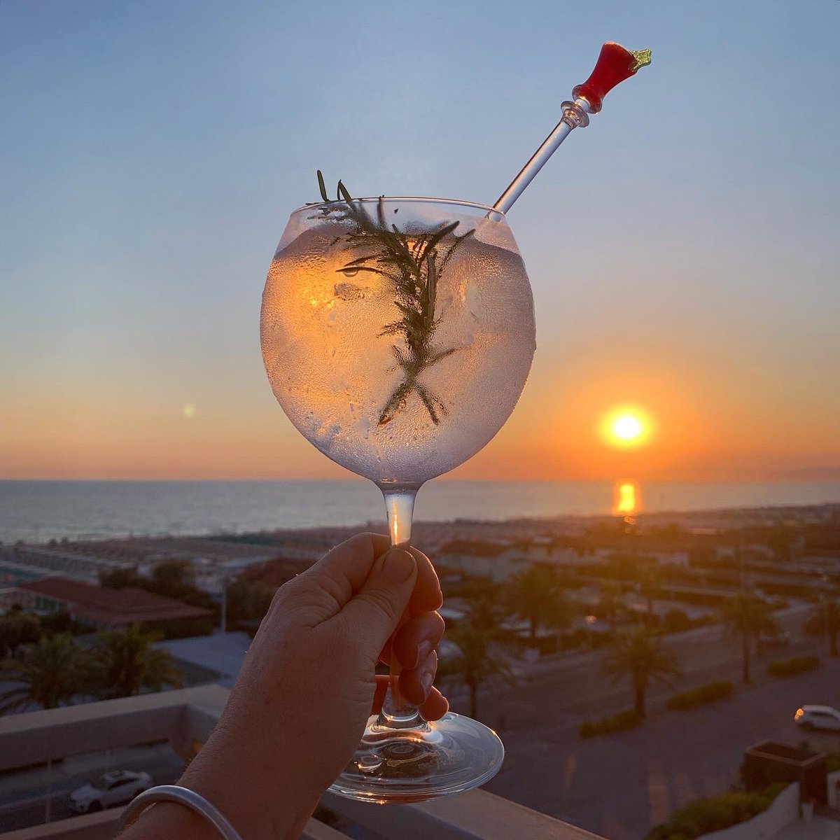 HotelBixio's tweet photo. #maremonti #versilia #lidodicamaiore #hotelbixioversilia #seaview https://t.co/snc3PGPHca