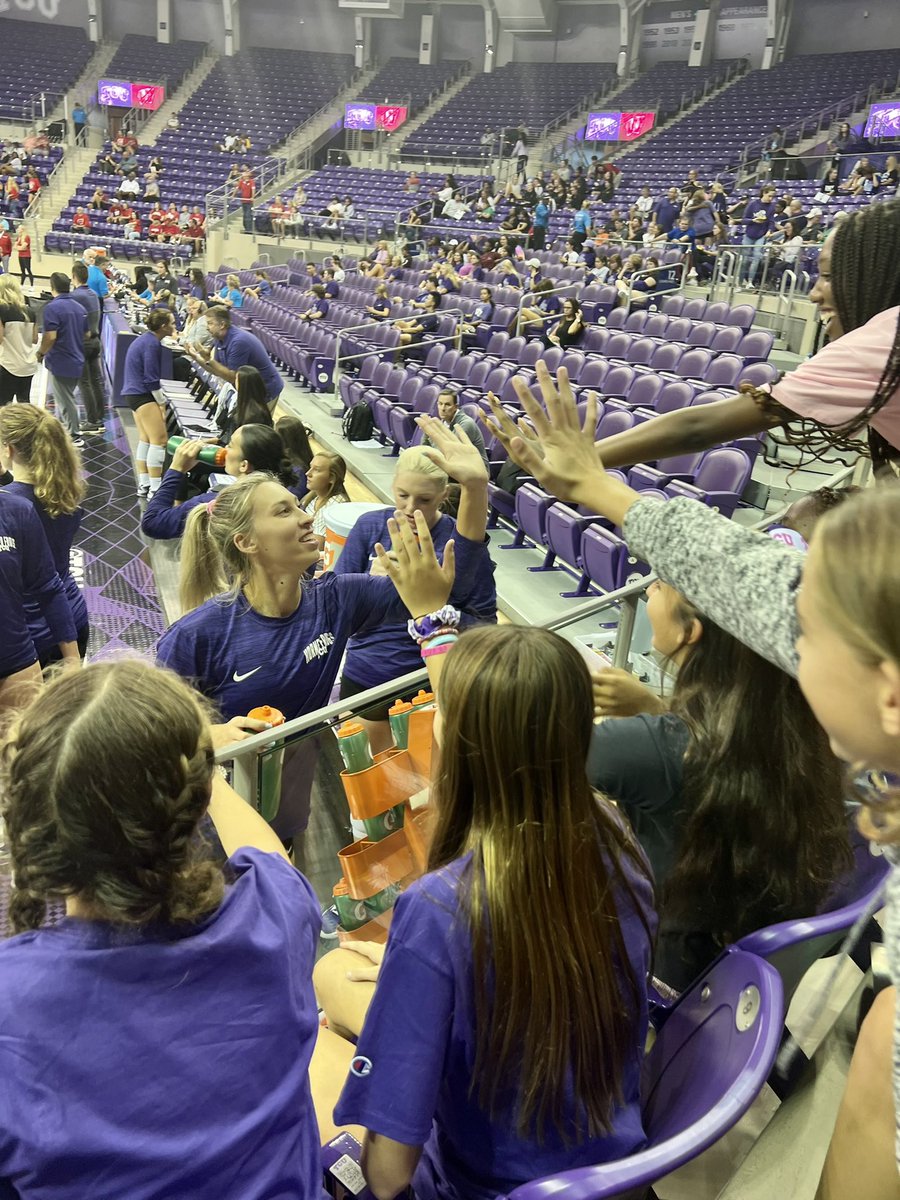 Thank you <a href="/TCUvolleyball/">TCU Volleyball</a> for showing love to our GMS Volleyball Teams!! #ponyproud <a href="/GMSgirlsath/">GMS Girls Athletics</a> <a href="/GrapevineMiddle/">Grapevine Middle</a> <a href="/GCISD_Athletics/">GCISD Athletics Dept.</a>