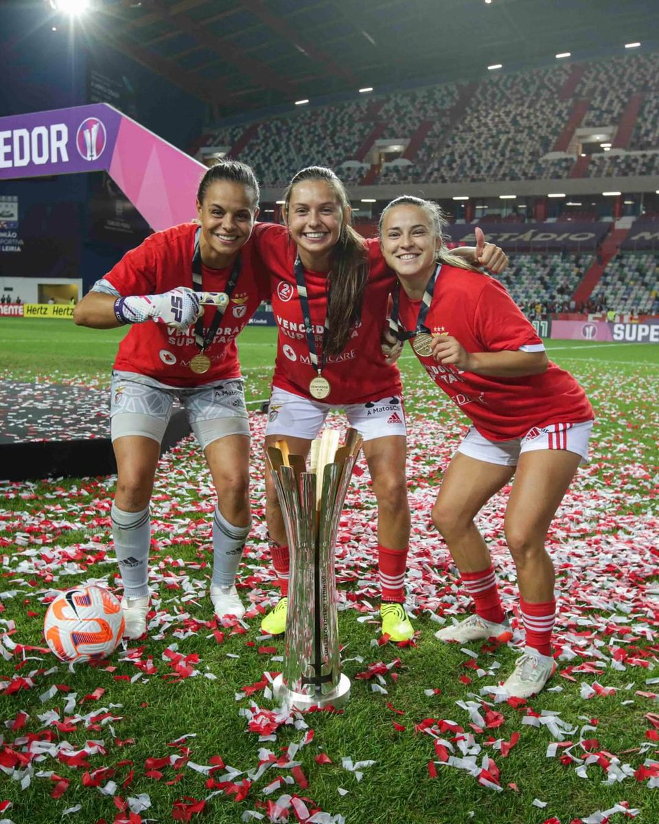InformGlorious2's tweet photo. Rute Costa, Andreia Faria (@andreiafaria_10) e Daniela Silva. https://t.co/eYoq5i8Jn5