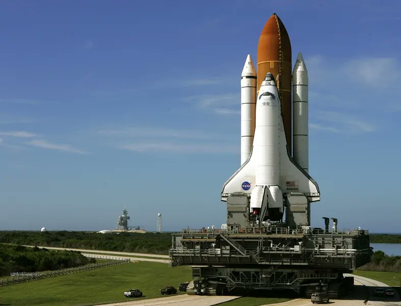 LP_MediaGroup's tweet photo. For those of you who never experienced the shuttle or Apollo. We get to experience BOTH Monday!

#Artemis #NASAartemis #rockets #spaceflight #moarboosters  #SLS #SpaceLaunchSystem #Apollo #Boeing  #spaceshuttle #KerbalSpaceProgram #KSP #Kerbals #spitter  #TMRO #spacecraft #space https://t.co/IOlcH7qrQg