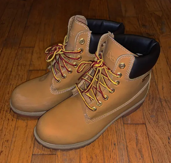 NetsaveApp's tweet photo. Find a pair of work boots that won't break the bank! Netsave provides a secure buying and selling platform with quality products listed by neighbors in your community. #BuyLocal #ReuseRecycle https://t.co/3zDlCPHxOy