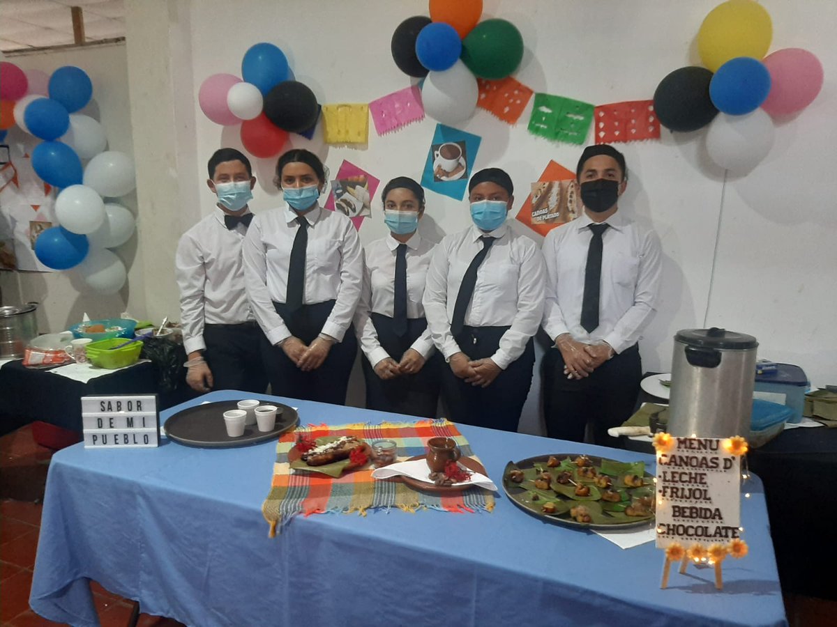 agapeCFP's tweet photo. En el marco del programa Empresa Centro, financiado @Insaforpsv, los jóvenes de la carrera: “Mesero Bartender” llevaron a cabo actividades con la temática: Gastronomía Salvadoreña 🇸🇻
Nota completa ---> https://t.co/6uU68pRVj5
#FormaciónProfesional #EmpresaCentro #AgapeCFP 🇸🇻 https://t.co/2yzrNn8p4J