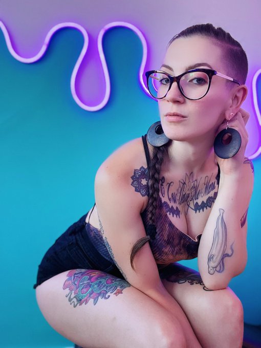 Hi so whooooo can tell me about queer Berlin? 🙏 https://t.co/XM1itAFnls<a href="/tag/mvsales"class="tags"><span>#mvsales</span></a>