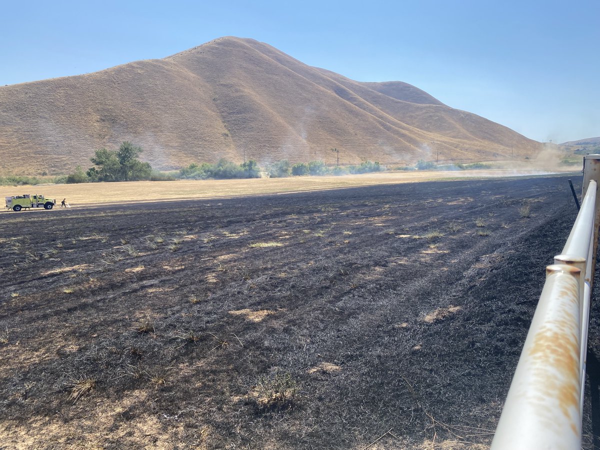 BLMIdahoFire's tweet photo. #BLMBOD and Boise City fire crews are fighting the MM16 HWY21 fire near Lucky Peak. The fire has been knocked down and crews are securing containment lines. Approximately 8 acres. Estimated contain 5:30 pm today. Estimated control 10 pm tonight. Drive with caution if in the area. https://t.co/nbeRyVrzGy