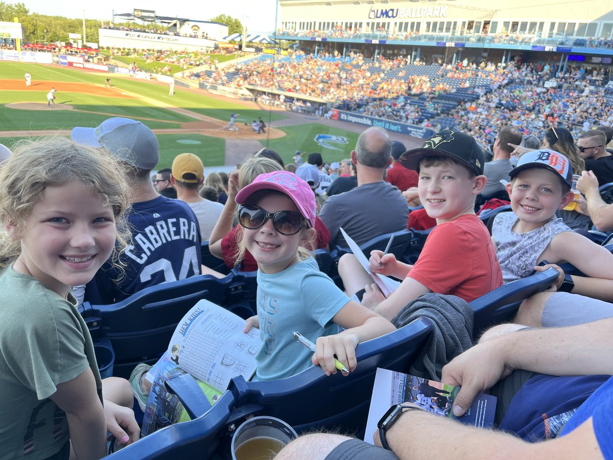a_bricker's tweet photo. ⁦@wmwhitecaps⁩ #shareyoursizzle @ruthschrisgrandrapids.  Made it thru the first week of school!! https://t.co/2fD6dSxtsq