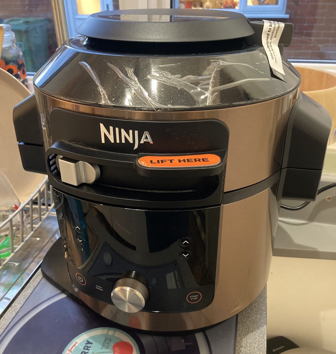 juliespace's tweet photo. Hopefully I will reduce some energy usage with this beast of a machine #energybills #ninja https://t.co/Ln6y3GzVsE