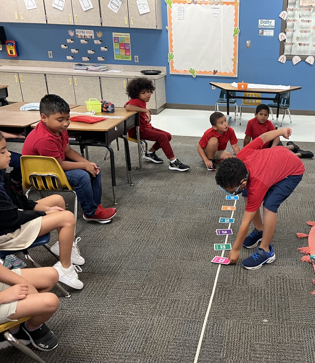 kmessocialmedia's tweet photo. Ms. Camaran’s first graders are learning to count forwards and backwards on the number line. They are also identifying the numbers that are on the ⬅️left and on the right➡️! #kmesbearcubs #kmesforthewin #oneteamonegoal #sdocgoodtogreat #mathrocks #mathematiciansinthemaking https://t.co/N6uTXG5tra