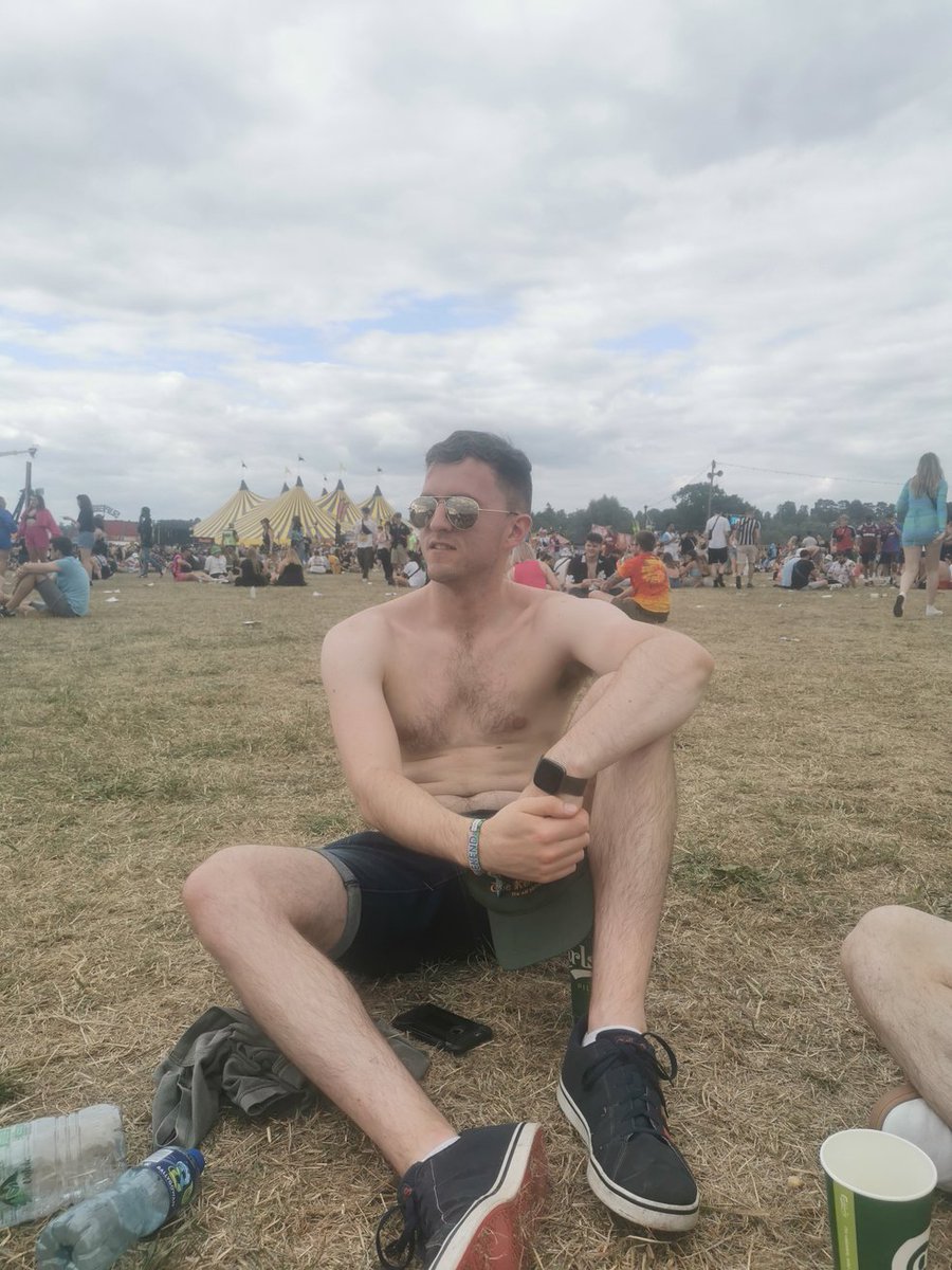conor_online's tweet photo. Enjoying the sunshine! #NoMusicOnADeadPlanet #readingfestival2022 #readingfestival https://t.co/XvXd3b8AGy