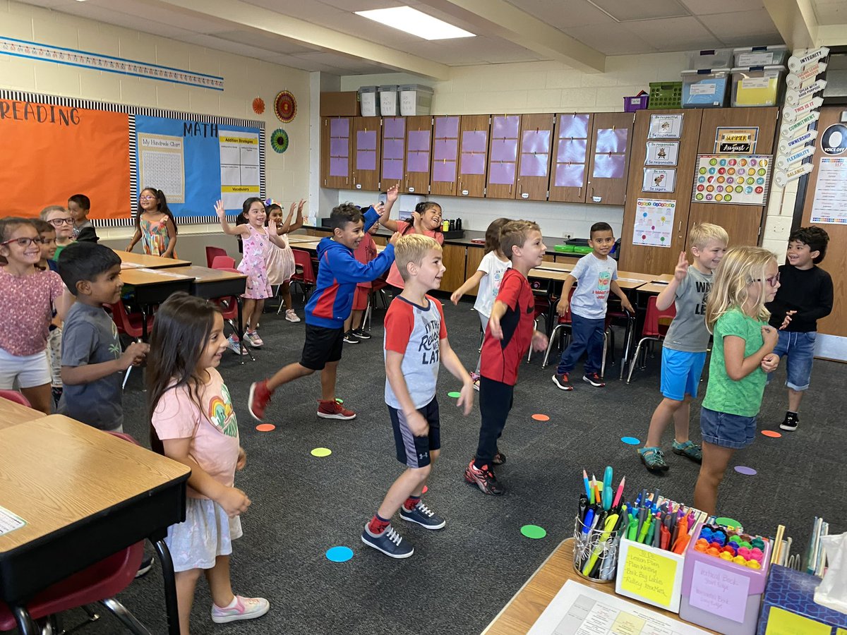 Ending the week smiling! 🤩 Terminando la semana sonriendo. #SiSePuede #YesWeCan #FuerzaMac #MacStrong #WeAre54