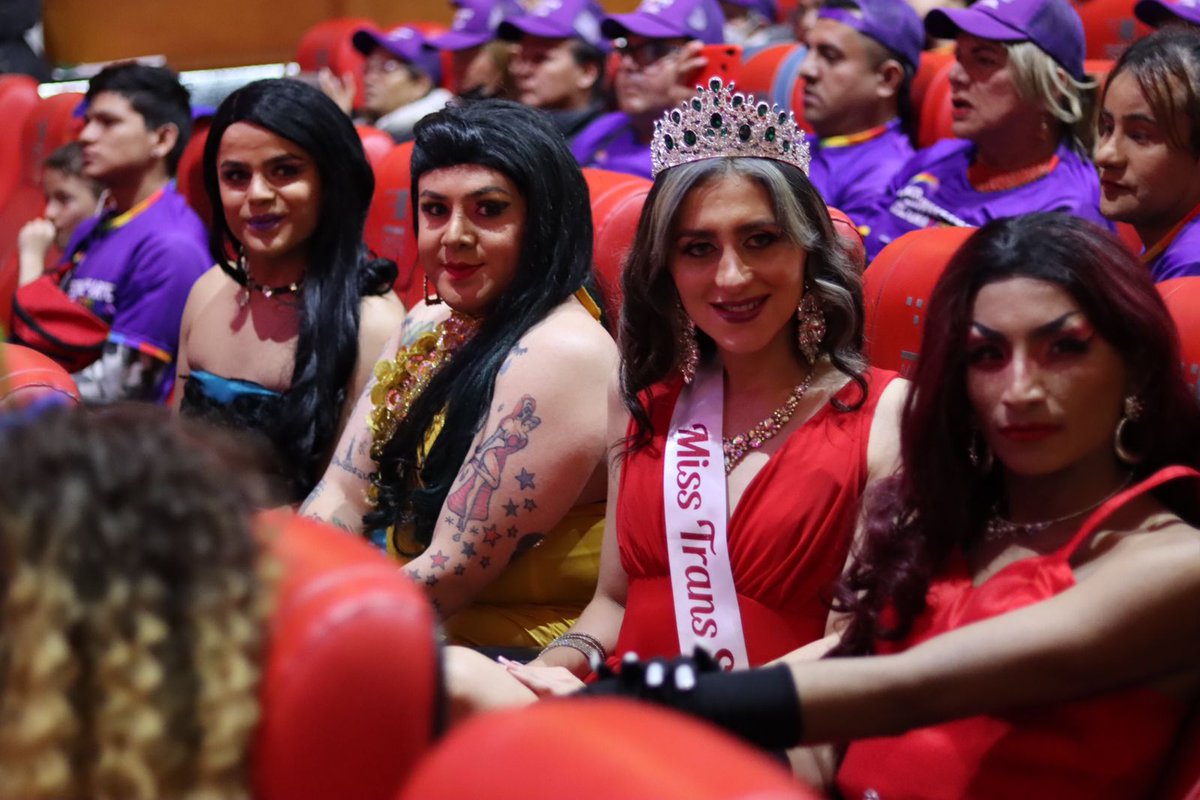CCBacata's tweet photo. Funza vive el Primer Festival de Arte y Cultura #LGBTIQ+, un evento artístico liderado por la Secretaría de Mujer y Juventud junto al @CCBacata, que cuenta con la presencia de más de 150 participantes y colectivos de diferentes lugares del país. https://t.co/8IsrW2DRIG