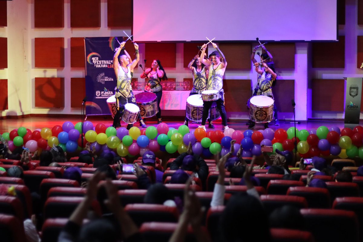 CCBacata's tweet photo. Funza vive el Primer Festival de Arte y Cultura #LGBTIQ+, un evento artístico liderado por la Secretaría de Mujer y Juventud junto al @CCBacata, que cuenta con la presencia de más de 150 participantes y colectivos de diferentes lugares del país. https://t.co/8IsrW2DRIG