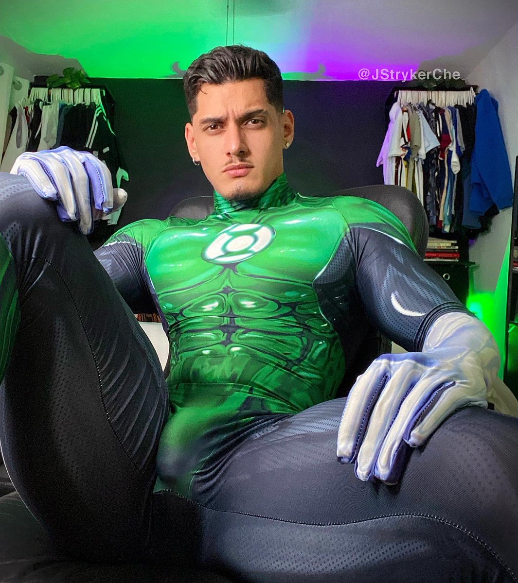 jstrykerche's tweet photo. In brightest day, in darkest night, no evil shall escape my sight 💚😈 https://t.co/GZDcoIKEZl
