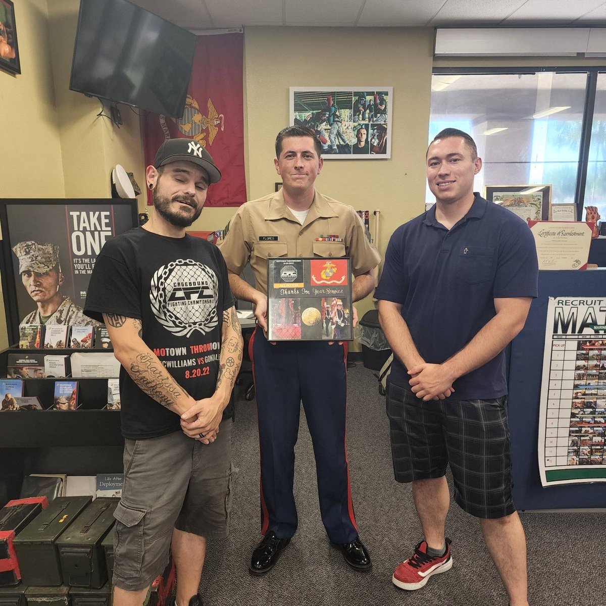 artist_knockout's tweet photo. SHOWING SOME RESPECT TO OUR MILITARY TODAY, CFC EVENTS MGR SCOT H.
#KOACOMBAT
# https://t.co/StViSvf3OM
#CAGEBOUNDFC
@KoaCombat
@USMC
THE DIFFERENCE IS IN FRONT OF YOU. NFA JOIN US TODAY! https://t.co/OW4j1md5My