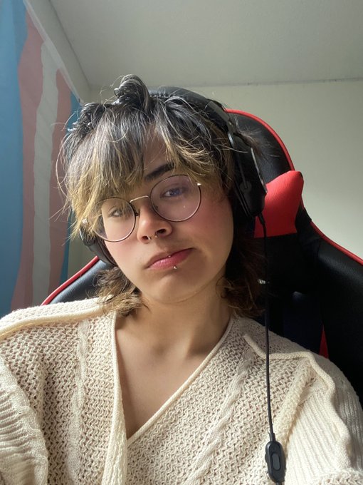 Boutta shit on some mid laners for a few hours... Wanna cheer me on from the sidelines? 🤠 #femboyfriday<a href="/tag/femboyfriday"class="tags"><span>#femboyfriday</span></a>