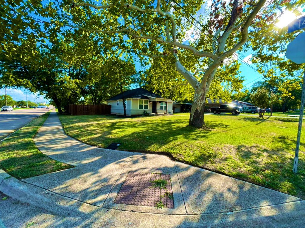 ColtForTexas's tweet image. ’m really old enough for a Good Friday afternoon to consist of a freshly edged up yard and cold beer to put a smile on my face