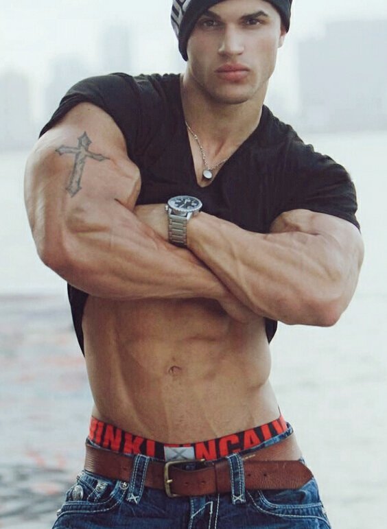 ChampionsO_RPG's tweet photo. #Personaje: Edmon Gercid.
#Trama: Principal Chanel 🪘
#Oficio: Oficial.
#Sexo: Heterosexual ♂️
#Gusto: Percusión, desafíos, y las chicas delgadas.
#Disgusto: Frutos agrios, y los arácnidos. https://t.co/bW0ubzgV2P
