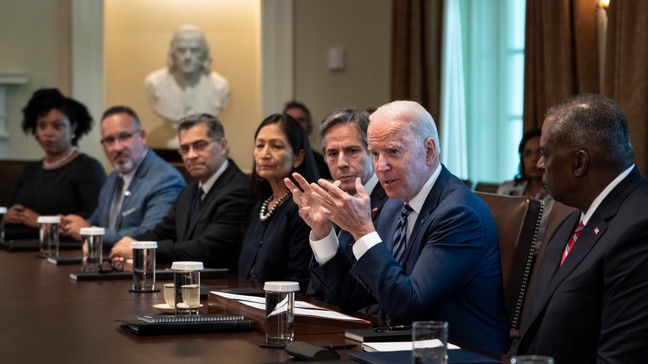ThatmattersNews's tweet photo. BREAKING

President Biden is reportedly considering redacting inconvenient parts of the constitution like the first and second amendments https://t.co/TF5zjZmsUz