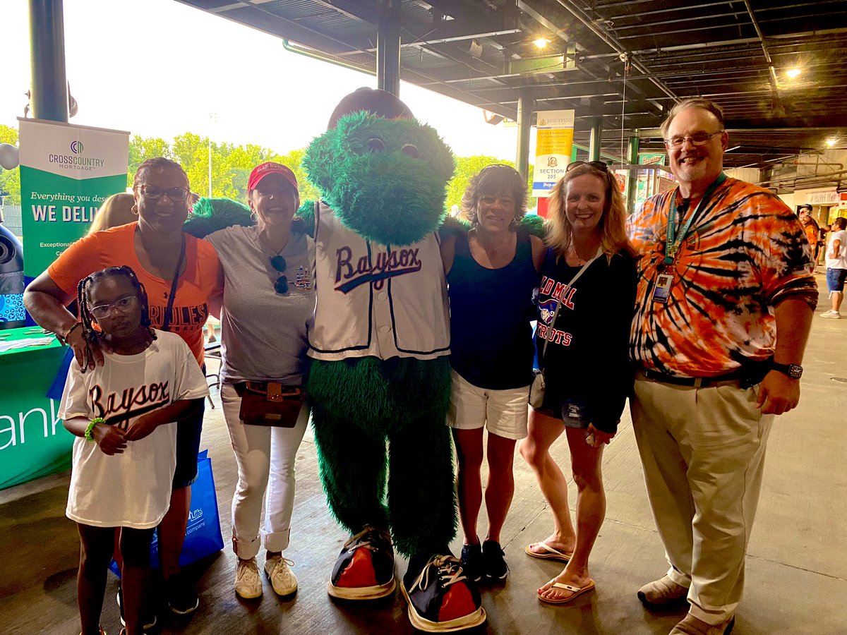 aacpsmccurdy's tweet photo. AACPS goes to the Ballpark!  #thanksbaysox #edfoundationofaacps #aacpsawesome @ESFCU @comcast @Compeau1 @MandT_Bank @caringcupboard1 @HuntingtonHelps @umbwmc @aacpspartners https://t.co/9ZyVBEA5z4