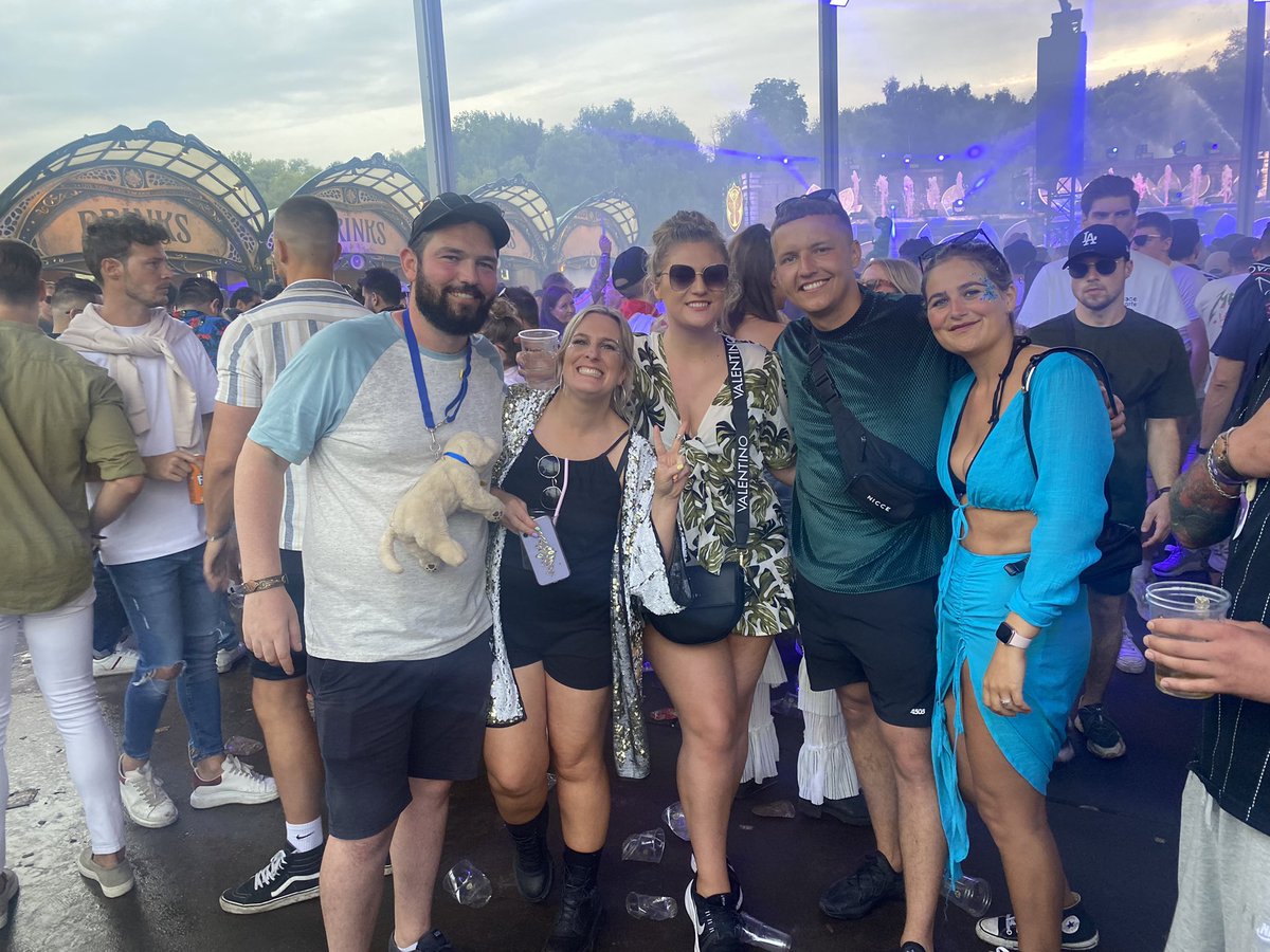 JessBlackmoreXx's tweet photo. The festival FOMO 😂😂 https://t.co/7taKPH4fWJ