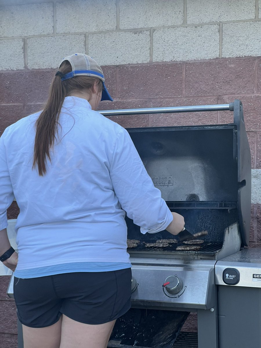 wcsNHSculinary's tweet photo. Chef Avenly is doing her thing! Come grab a burger at the game! Go Knights! ⚔️ https://t.co/QhOG3IR0mc