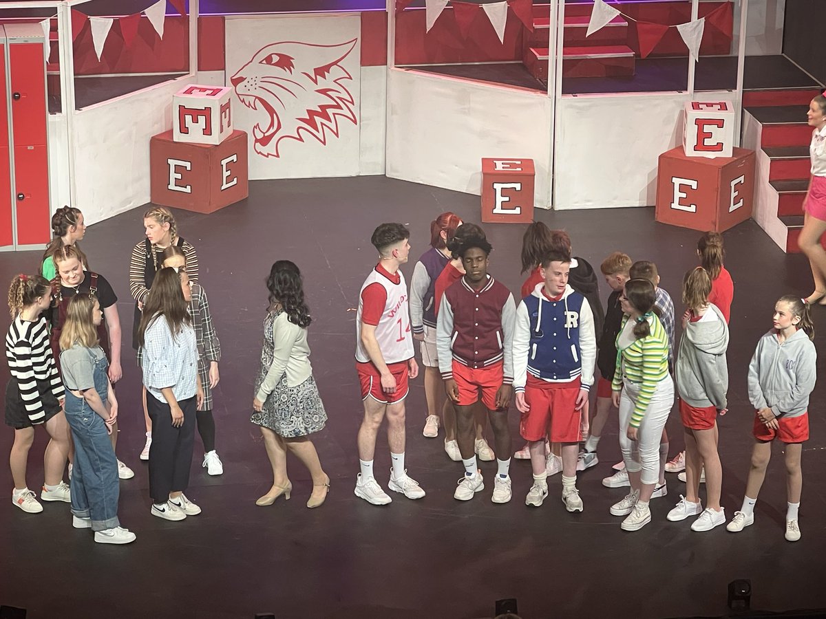 dundeeschoolsmt's tweet photo. Another incredible performance of High School Musical in front of a brilliant total sell out audience @GardyneTheatre The final performance tomorrow night is also a sell out! Thanks to all of you that have come to support us!! @DundeeCouncil @DundeeCouncilCE @srhunter76 https://t.co/I3tKcX5UpJ
