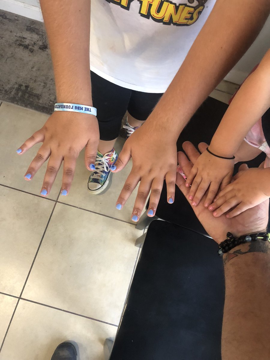 StetsonCulbert1's tweet photo. To the nail salon 💅 😂 #girldad #brokenow https://t.co/7WBt3SQot8