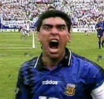 baco_doug's tweet photo. 25.06.1994 - Dia em que o Tinhoso apareceu em rede internacional.

- O exorcismo de Diego Armando Maradona.

https://t.co/Qnd4bLg5vu

+ uma tabelinha com @BlogdoJuca https://t.co/KXHky5Kq4Y
