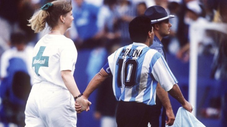baco_doug's tweet photo. 25.06.1994 - Dia em que o Tinhoso apareceu em rede internacional.

- O exorcismo de Diego Armando Maradona.

https://t.co/Qnd4bLg5vu

+ uma tabelinha com @BlogdoJuca https://t.co/KXHky5Kq4Y