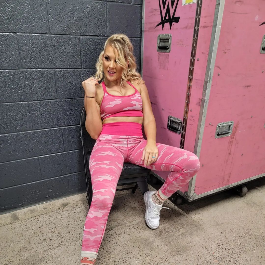 Nakita_Niles's tweet photo. 🎵They will see
we'll fight until eternity
Come with me
we'll stand and fight together
Through our strength
We'll make a better day tomorrow
We shall never surrender 🎵

#WeCanDoThis #BetOnMe #ECWF #WrestlefestVIII #ShallNeverSurrender #BreakTheCycle #XFactorMatch https://t.co/lHer78oVqZ