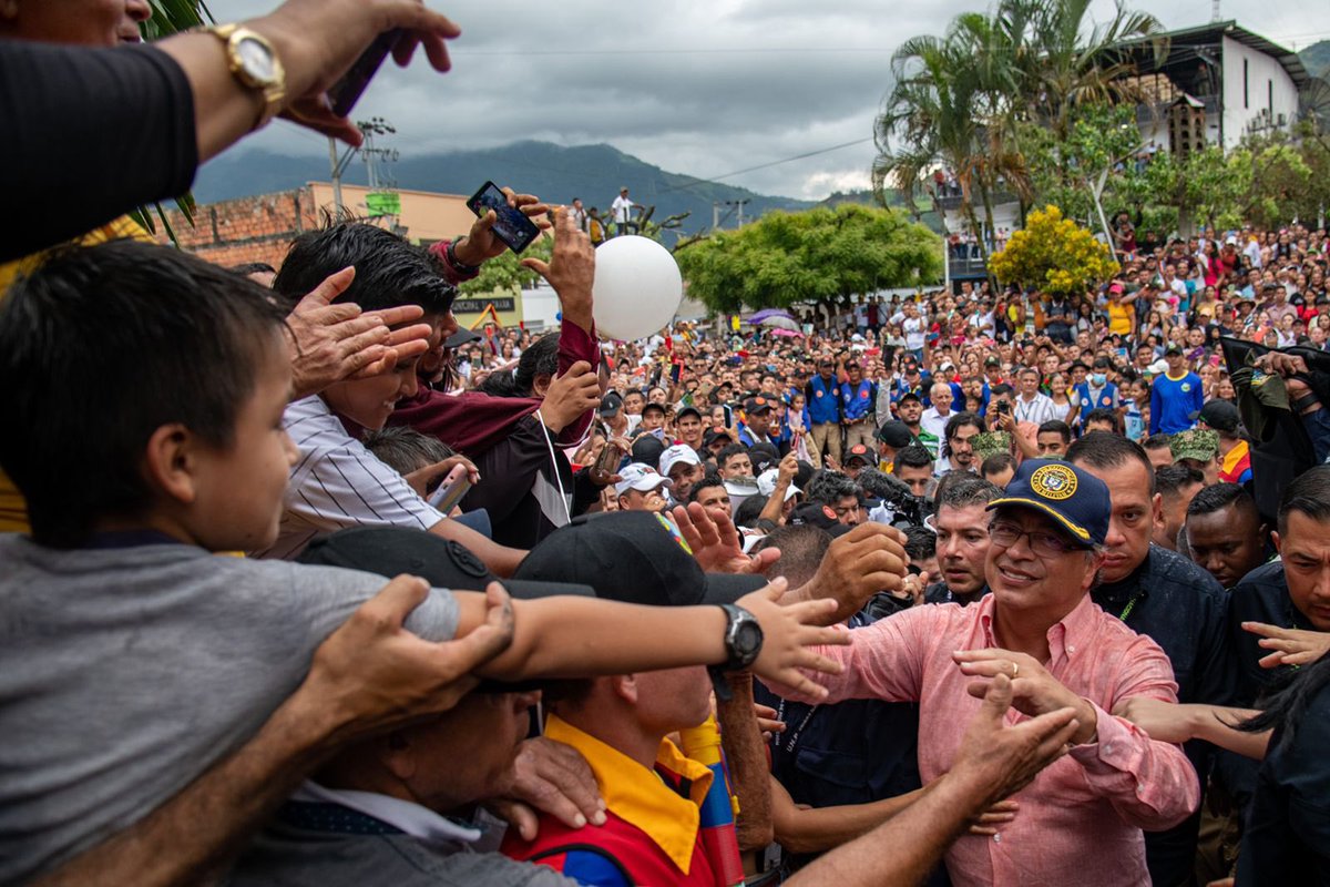 bibiana_be's tweet photo. Ni Álvaro Uribe Vélez, ni Juan Manuel Santos y muchos menos @IvanDuque fueron capaces de escuchar a la gente de El Tarra, Norte de Santander, tuvieron que pasar 14 años para que un Presidente llegará y viera con sus propios ojos la miseria a la que los han sometido  @petrogustavo https://t.co/RGtewqadjd