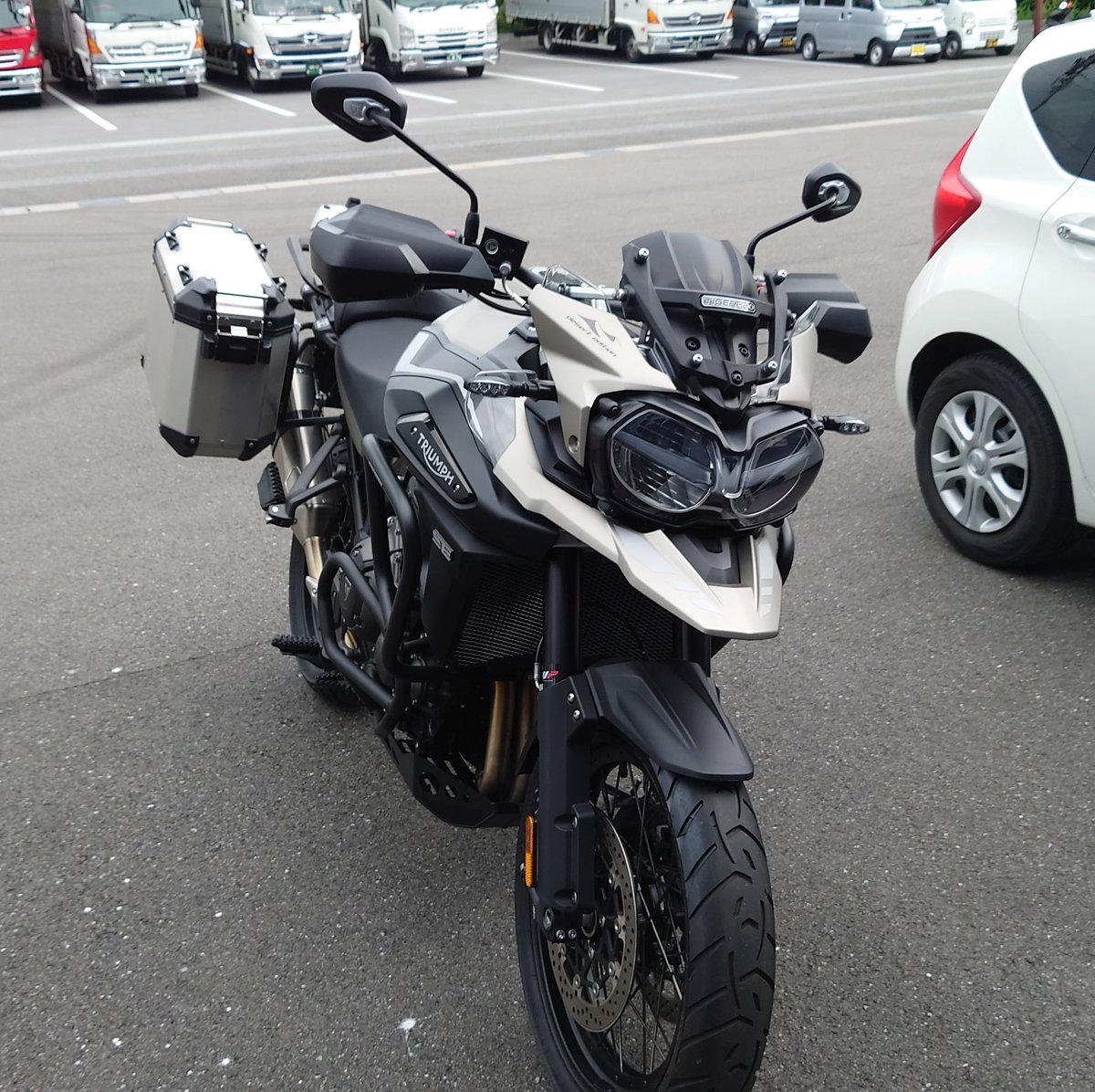 AED_Bike's tweet photo. 増車しました〜<(￣︶￣)>
デカい！乗ってて楽しい！熱い！

#TIGER1200
#タイガー1200 https://t.co/flepqUXJ6m