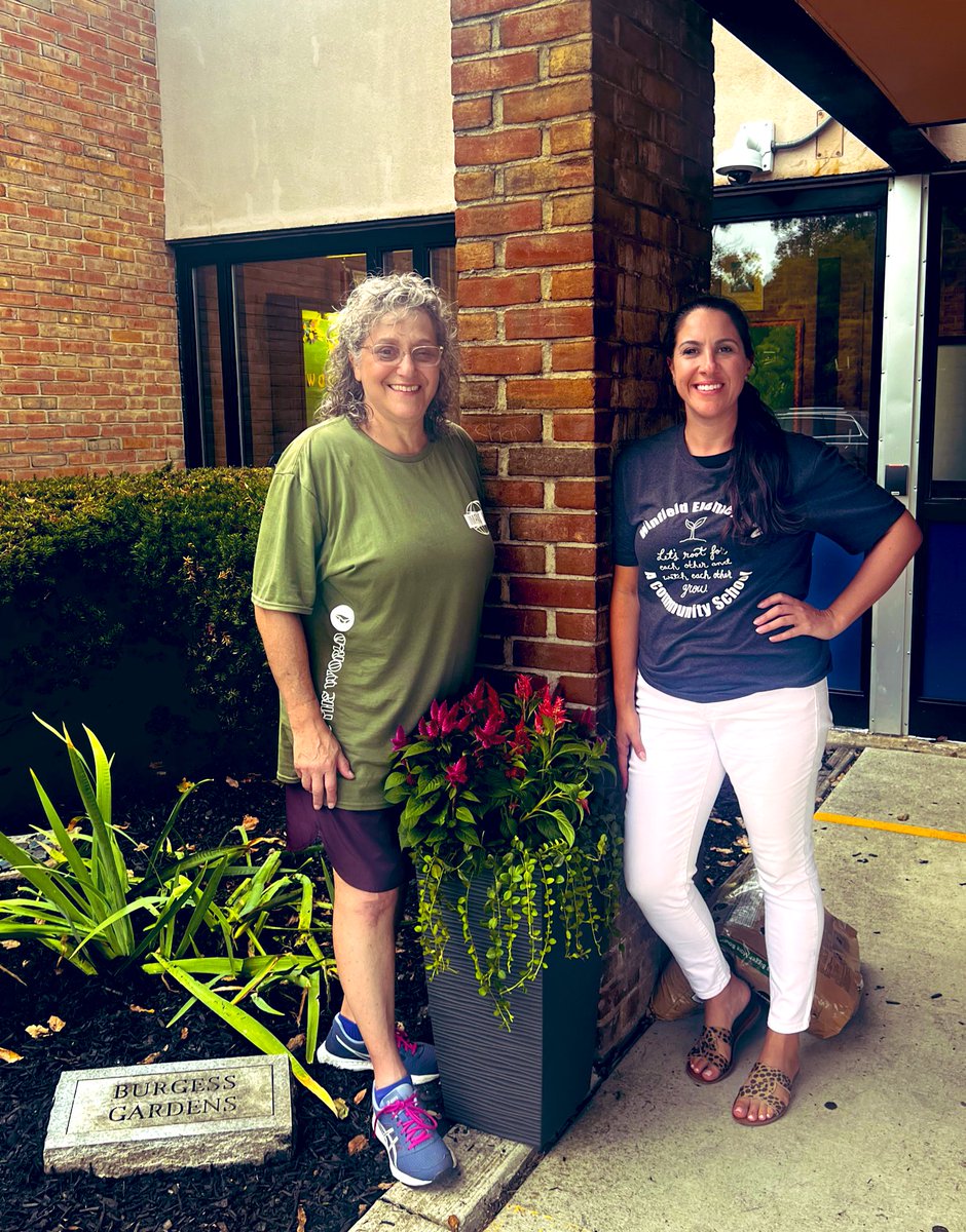 DanaBisker's tweet photo. Another special thank goes out to Mosaic Christian church for sprucing up the main entrance of @WinfieldESBCPS with beautiful potted flower arrangements! 💐🌷🌺🌼 #impactweek #watchusgrow #bcpstogether #communitypartners https://t.co/1WakiZQRCv