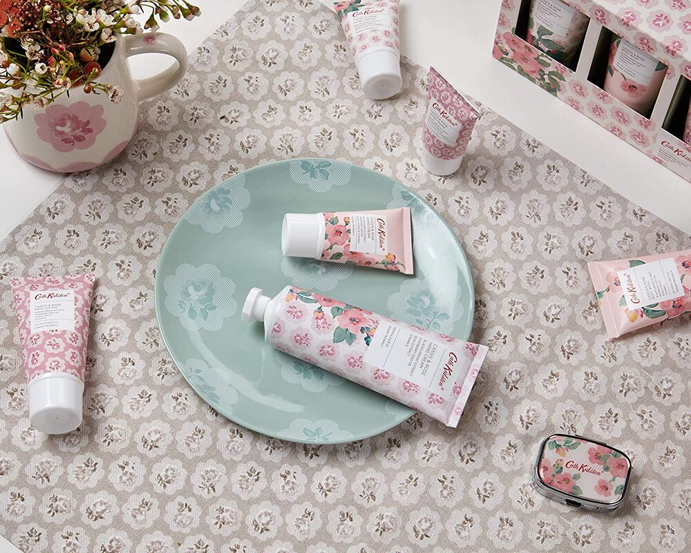 Cath Kidston now available! We LOOOVE the cute handbag size hand creams. Perfect for gifting. #cathkindston #handcream #softhands #giftideas #christmasgiftinspo liltreasures.com.au/all-brands/cat…