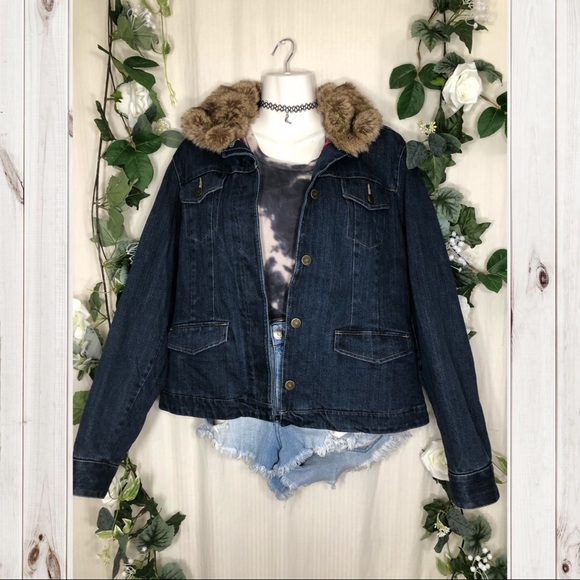 MissDawnMecca's tweet photo. So good I had to share! Check out all the items I'm loving on @Poshmarkapp from @moskatomoonxoxo #poshmark #fashion #style #shopmycloset #eddiebauer: https://t.co/76rmTP3sKv https://t.co/kZvhd1VAsy