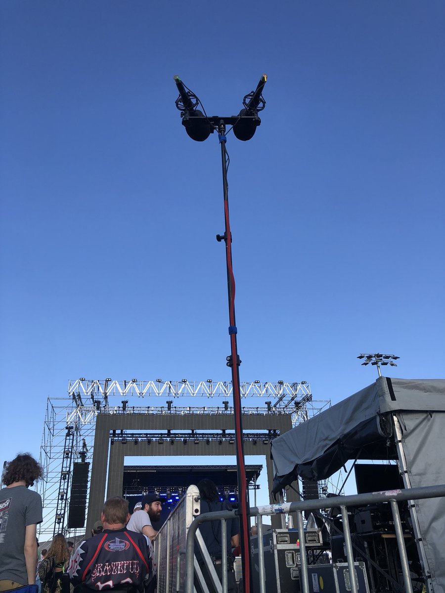 watchthemwatchu's tweet photo. @SacredRoseFest @anmlcollective I am completely down for a noise set. Coming from the #taperssection https://t.co/eSsHPJD5NK