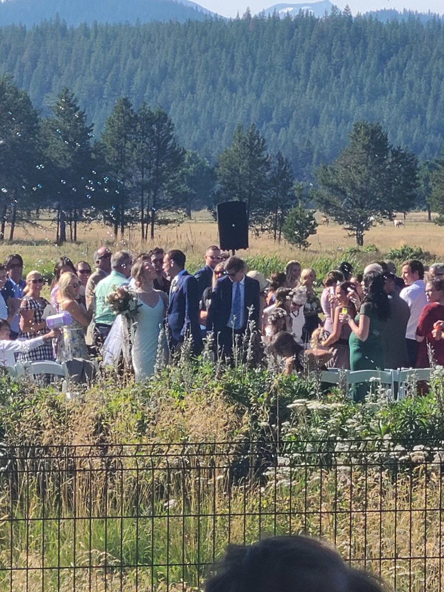 Goducks2003's tweet photo. Nothing like a @SunriverResort #Wedding #SunRiverOregon #GoDucks https://t.co/GEROUC9sJa