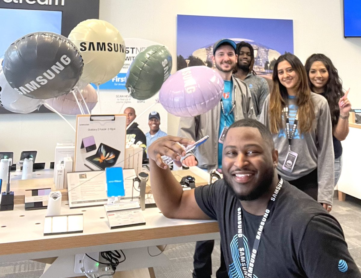Jacolby_Ashley's tweet photo. “New Phone, Who Dis?”

@NTX_Market @gowestregion  #WRFlipFold #GalaxyZFold4  #GalaxyZFlip4 #lifeatatt 

@adriana_ntx @NTX_Market @dbustamante1210 @LifeAtATT @MattZeeNTX @samsung_kyle @LynetteMAguilar @lifeatatt @thestarinfrisco @ATT @SamsungMobile @SSanjuaneloS https://t.co/I5RndSCQoL
