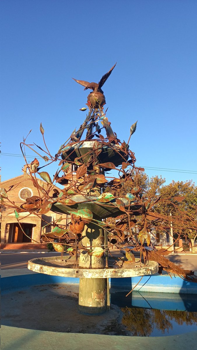 incominglapampa's tweet photo. Arte en el espacio público, desde las viejas casonas hasta ornamentación de plazas, sumado a la excelente gastronomía y servicios, resultado: #Realico, en la #OtraPatagonia, un alto para disfrutar en la #RN188 al N de #LaPampa https://t.co/dbfsTJV6tD