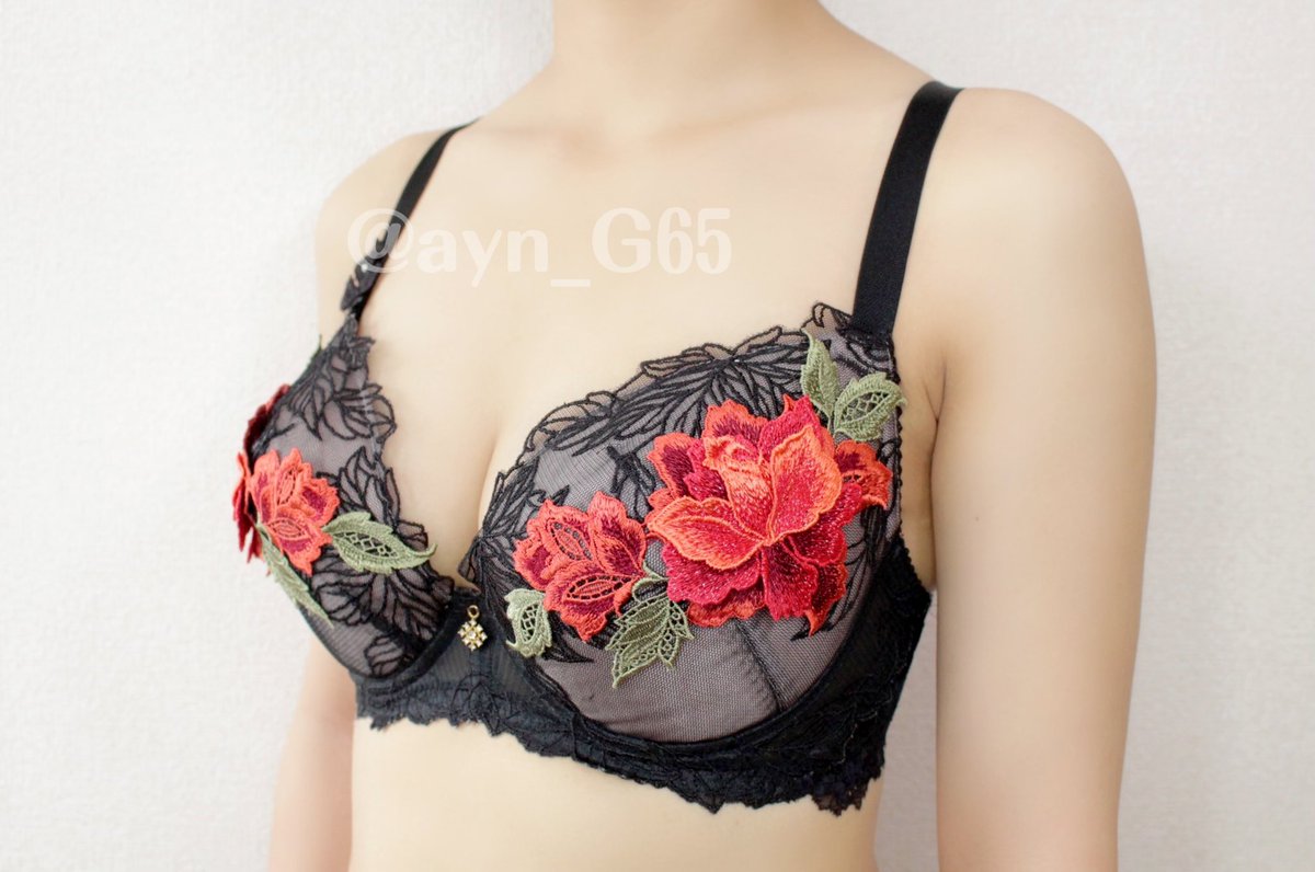 ayn_G65's tweet photo. おはようございます☀

今日は「ルノワール」をセレクトしました🖤❤️🖤

バラの刺繍が大人っぽくて素敵なモデルです☺️🌸

#サルート女子 #サルート #salute #58G https://t.co/jmZIKS4rkv