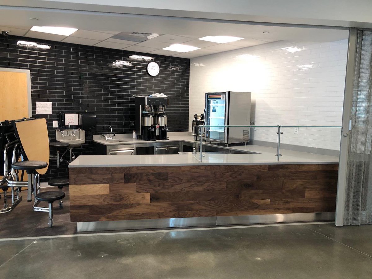 CrabtreeMcGrath's tweet photo. More updates from our project at @SHS_Eagles! Architect:
@TappeArchitects Contractor:
@Consigli1905 Kitchen Contractor:
@SingerEquipCo
#K12Construction #foodserviceequipment #foodservicedesign #foodserviceconsultant #k12 #sharonma #k12foodservice https://t.co/hcXGIidsiE