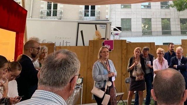 enedis_pdl's tweet photo. Une fois de plus nous sommes #partenaire des @RDV_Erdre, l'occasion de remercier les acteurs du territoires et de confirmer notre engagement à leur côté au service de la #transitionecologique 🤝🎷🌳 https://t.co/zh1DptLKWk